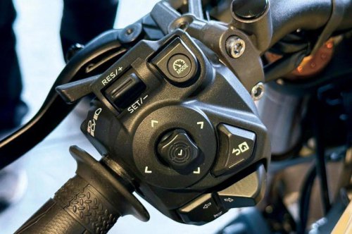 ヤマハ「XSR900 日本限定カラー」撮影レポート｜2025年モデルはメーターや各部装備がバージョンアップ