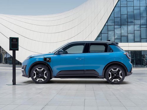 日産「マイクラ」が2年ぶりにBEVで復活！100kW急速充電対応で航続距離は408km