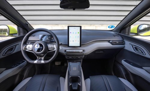 Geely, BYD, Si tuvieras que elegir entre estas dos marcas de coches chinos: Geely o BYD ¿con cuál te quedarías? La IA despeja tus dudas