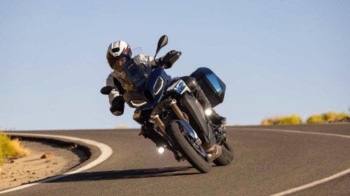 10 motorcycles that stay smooth at highway speeds