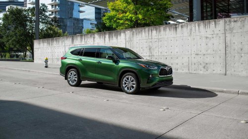 Top 8 Fuel-Efficient Midsize SUVs Worth Buying In 2025
