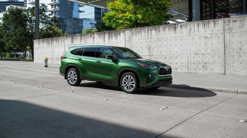 Top 8 Fuel-Efficient Midsize SUVs Worth Buying In 2025