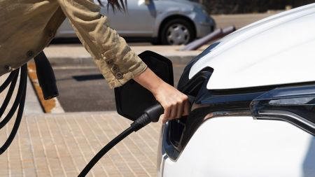 Los eléctricos superan la ansiedad por la autonomía y caen en otra más absurda: la del 