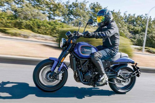 【レビュー】ハーレーダビッドソン「X500」インプレ（2025年）“ちょうどよさ”が光る！ 街乗りからツーリングまで無理なく楽しめる