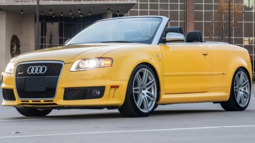 The last of its kind: Ford Mustang V8 convertible manual