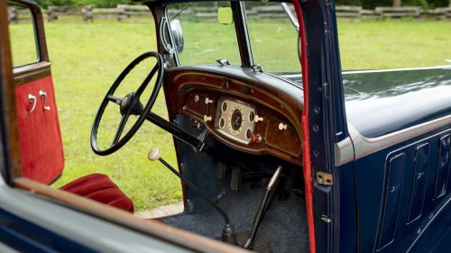 Exploring the 1933 Dodge Six Sedan