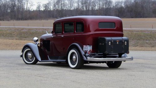 Exploring the 1933 Dodge Six Sedan