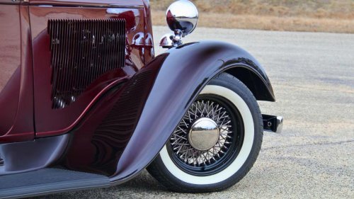 Exploring the 1933 Dodge Six Sedan