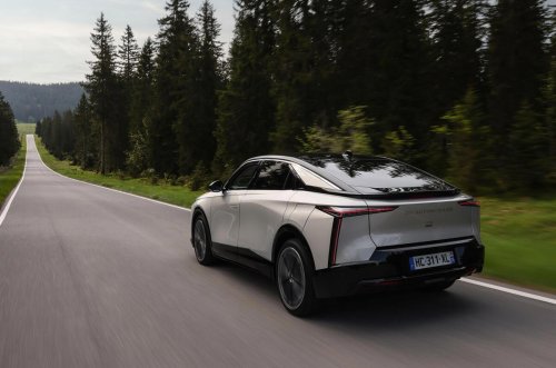 DS, Mercedes, BMW, Análisis del DS No8: ¿puede una autonomía de 750 km seducir a los conductores de Mercedes y BMW?