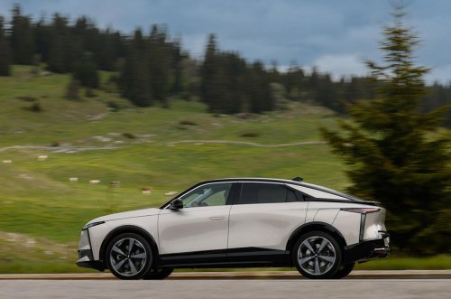 DS, Mercedes, BMW, Análisis del DS No8: ¿puede una autonomía de 750 km seducir a los conductores de Mercedes y BMW?