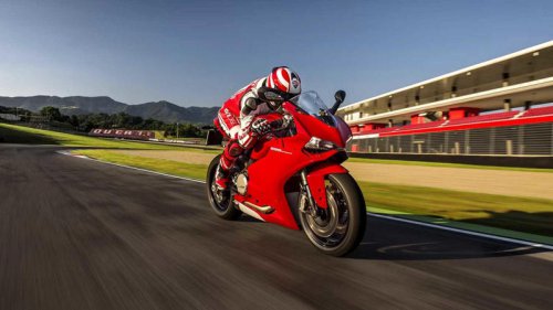 10 Hacks For Touring On A Superbike In The Summer