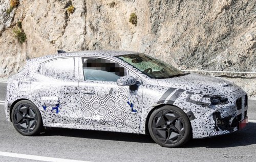 「欧州のカローラになりそう」ルノーの最新ハイブリッドコンパクトに日本のファンも熱視線！