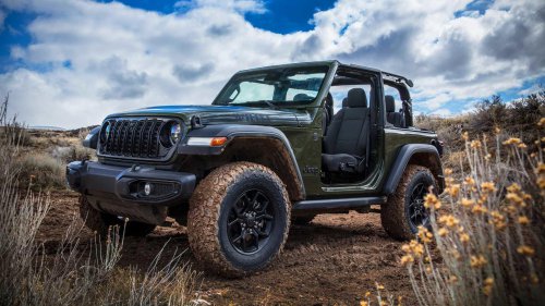 The last 2 SUVs left in America with a manual transmission