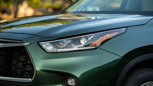 Toyota 7-seater SUV models ranked by BuzzScore for 2026