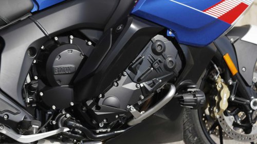 10 motorcycles that stay smooth at highway speeds