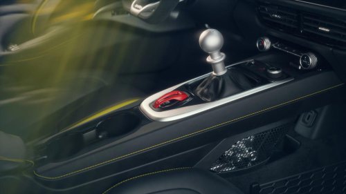 Lotus Emira 2026: Nuevas variantes, más equipamiento y clásica receta deportiva, también para España