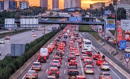 El mapa de los atascos: las ciudades de España y Europa que más tiempo de vida quitaron a los conductores durante 2025