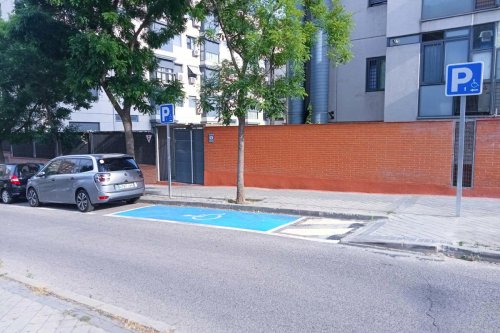 Aplicaciones que te garantizan una plaza accesible: así ha cambiado el aparcamiento para conductores con movilidad reducida