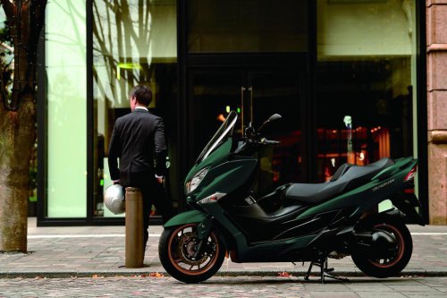 Suzuki Burgman 400 2026: Nuevas colores, motor eficiente y gran Comodidad