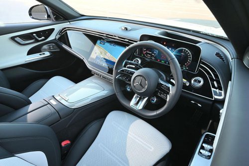 いつ使う？「200km /h超えの超高速直進性」 自動車評論家の桂伸一、田中誠司が試乗した高性能ハイブリッド・スーパーセダンとは？