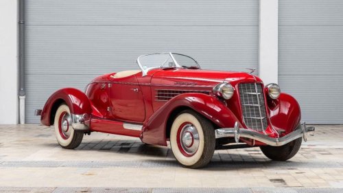 Classic Cars Powered by Straight-8 Engines