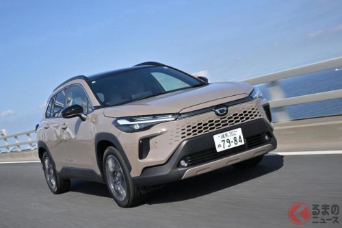 トヨタ新「カロクロ」は「一部値上げなし？」 めちゃ改良したのになぜ？ 日本初「画期的システム」採用の理由は？ 開発者にコダワリを聞いた