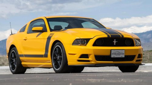 Modern Muscle Cars with Manual Transmissions