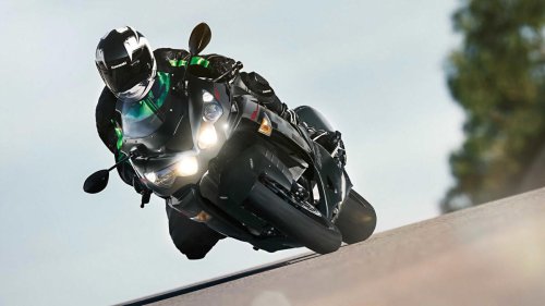 10 motorcycles that stay smooth at highway speeds