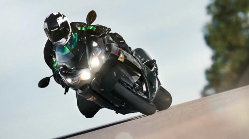 10 motorcycles that stay smooth at highway speeds