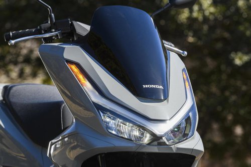 【レビュー】ホンダ新型「PCX160」インプレ（2025年）プラス32ccの余裕が生み出すゆとりある走り！