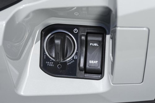 【レビュー】ホンダ新型「PCX160」インプレ（2025年）プラス32ccの余裕が生み出すゆとりある走り！