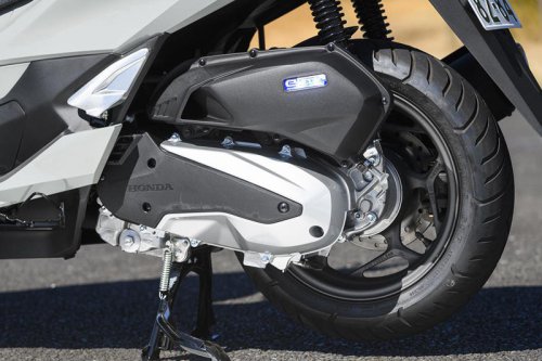 【レビュー】ホンダ新型「PCX160」インプレ（2025年）プラス32ccの余裕が生み出すゆとりある走り！