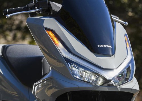 【レビュー】ホンダ新型「PCX160」インプレ（2025年）プラス32ccの余裕が生み出すゆとりある走り！