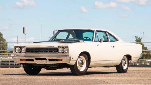 10 Legendary Mopar Muscle Cars Everyone Needs To Know