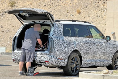 2026 Kia Telluride Emulates a Rolls-Royce Cullinan in New Spy Photos