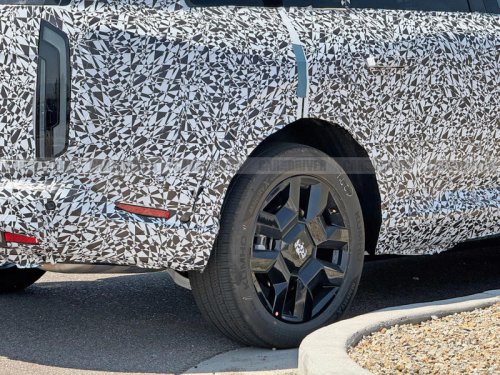 2026 Kia Telluride Emulates a Rolls-Royce Cullinan in New Spy Photos
