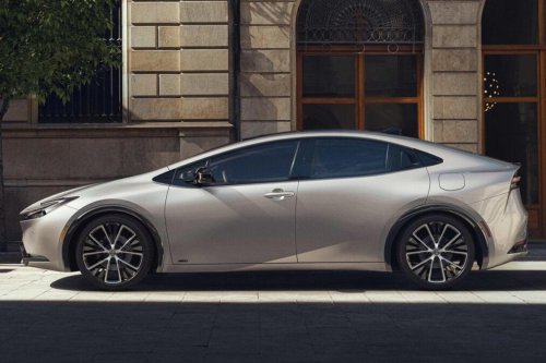 「燃費25km/Lは当たり前？」…“ハイブリッドの元祖”プリウス、オーナーが語るリアルな実力とは