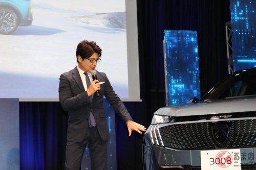 新型「“5人乗り”フラッグシップSUV」発表！ 8年ぶりの“全面刷新”で「斬新デザイン」＆“リッター約20キロ”走る新パワトレ採用！ メーカー初「画期的システム」も搭載のプジョー「3008」発売！