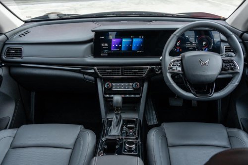 2025 Mahindra XUV700 AX7L vs Nissan X-Trail ST-L comparison: Spec battle