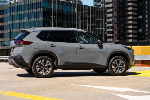 2025 Mahindra XUV700 AX7L vs Nissan X-Trail ST-L comparison: Spec battle