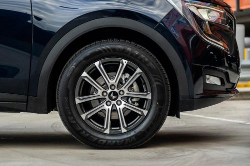 2025 Mahindra XUV700 AX7L vs Nissan X-Trail ST-L comparison: Spec battle