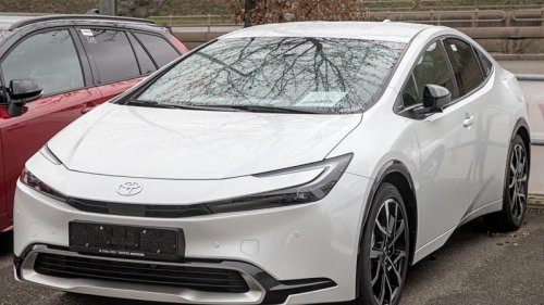 Built To Last: 20 Cars That Easily Double The Life Of Any Regular Vehicle