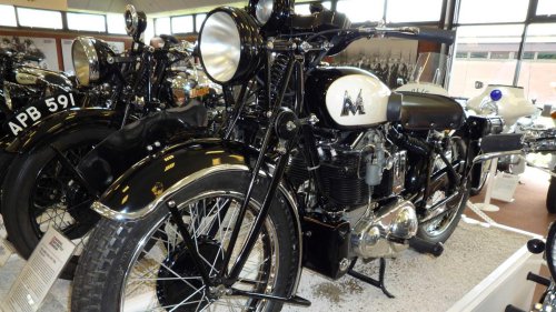 10 Vintage Motorcycles That Still Turn Heads Like A Supermodel