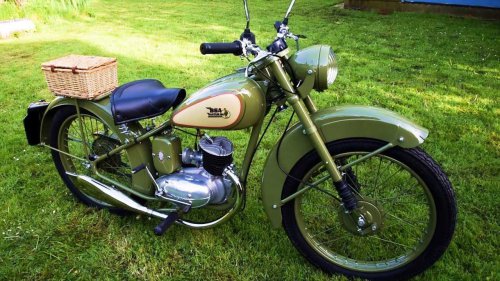 10 Vintage Motorcycles That Still Turn Heads Like A Supermodel