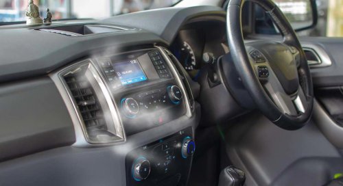 Mal olor en el aire acondicionado del coche: esta es la causa más común y el truco que recomiendan los mecánicos para eliminarlo