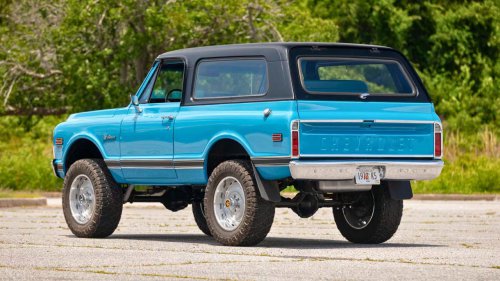 10 Classic SUVs Built Like Tanks