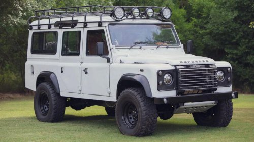 10 Classic SUVs Built Like Tanks