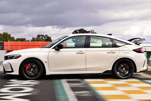 「速さも快適さも妥協しない！」ホンダ、2025年型タイプRでホットハッチ刷新へ…315馬力が宿す“新・日常性能”