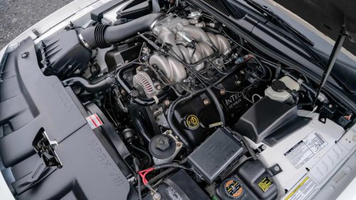 If you want a cheap luxury coupe, this V8 Lincoln could be perfect