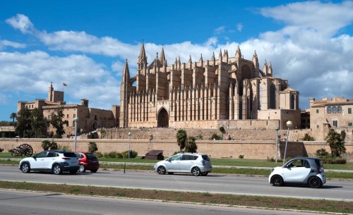 Peligro para los coches con etiqueta B: las primeras ciudades españolas que anuncian su prohibición